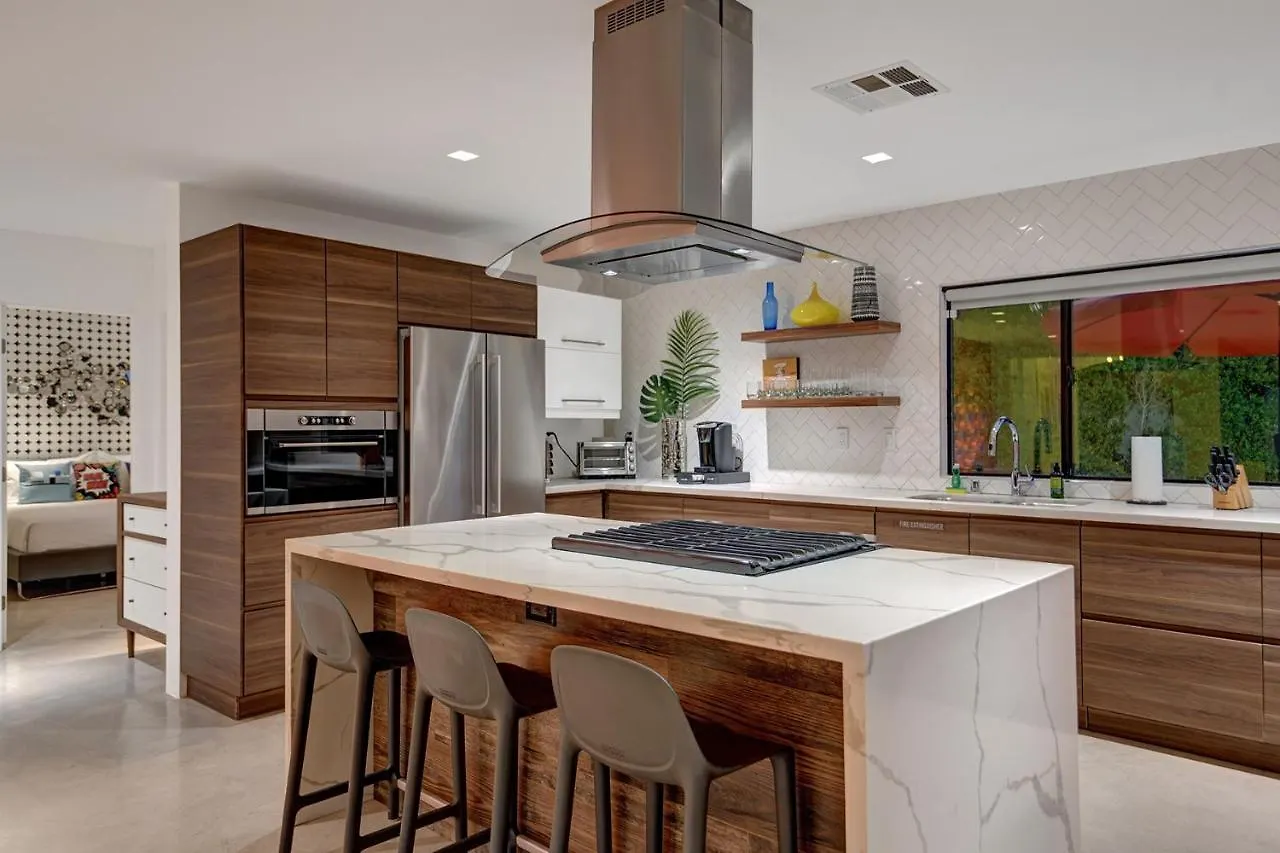 Ultra Luxury Resort Like Compound Pool, Spa, Fire Pit- Close To Everything- 4Bd/2.5Bth Palm Springs