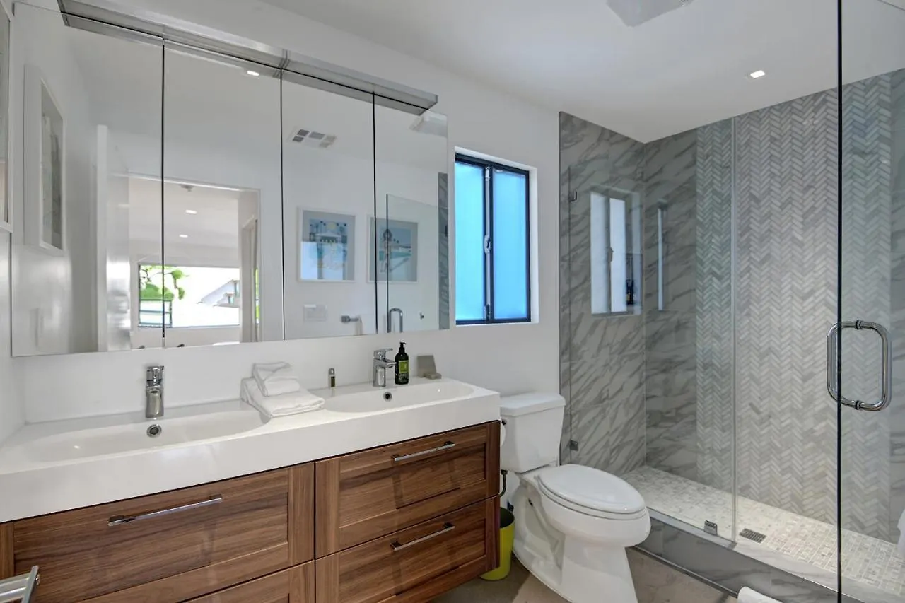 Ultra Luxury Resort Like Compound Pool, Spa, Fire Pit- Close To Everything- 4Bd/2.5Bth Palm Springs Сasa de vacaciones