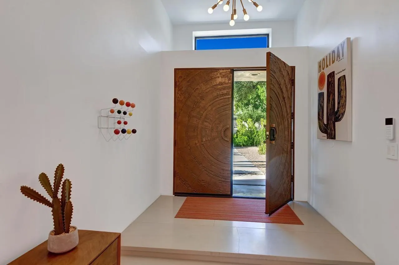 Casa de Férias Ultra Luxury Resort Like Compound Pool, Spa, Fire Pit- Close To Everything- 4Bd/2.5Bth Palm Springs