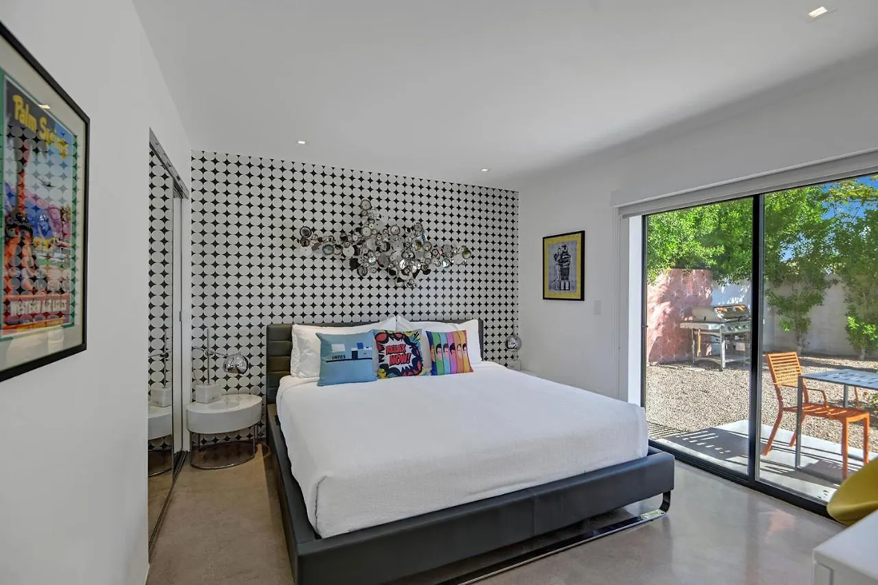 Ultra Luxury Resort Like Compound Pool, Spa, Fire Pit- Close To Everything- 4Bd/2.5Bth Palm Springs