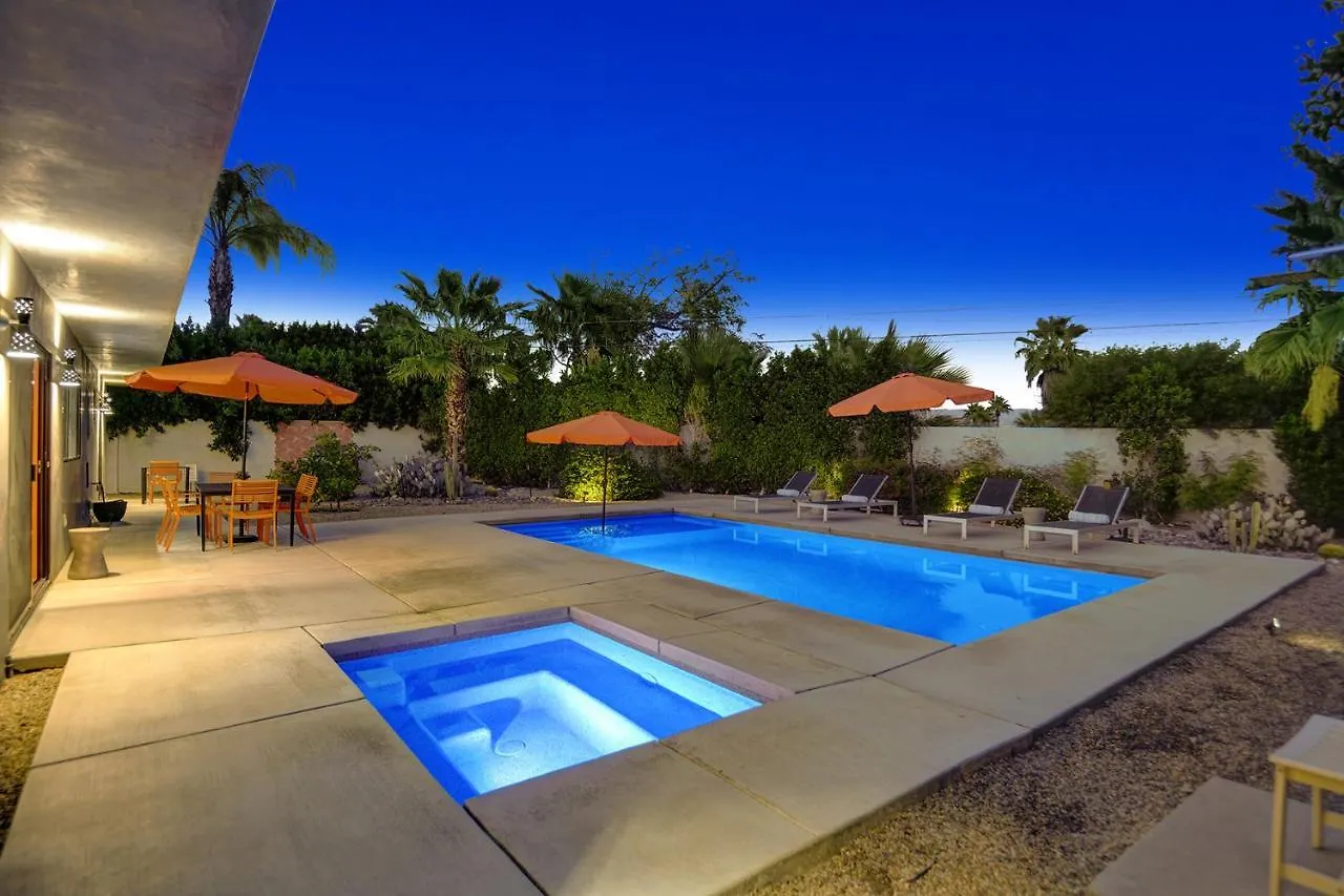 Casa de Férias Ultra Luxury Resort Like Compound Pool, Spa, Fire Pit- Close To Everything- 4Bd/2.5Bth Palm Springs