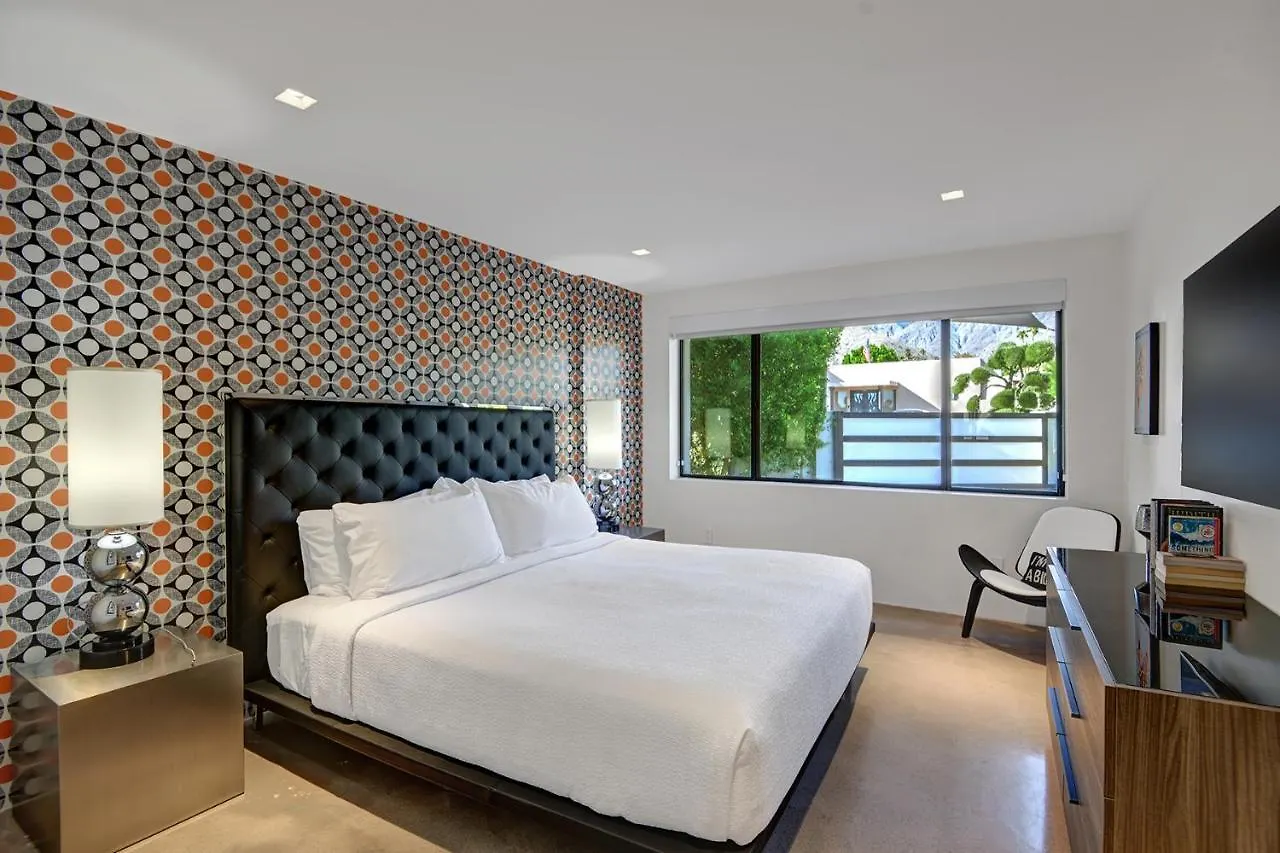 Ultra Luxury Resort Like Compound Pool, Spa, Fire Pit- Close To Everything- 4Bd/2.5Bth Palm Springs Casa de Férias