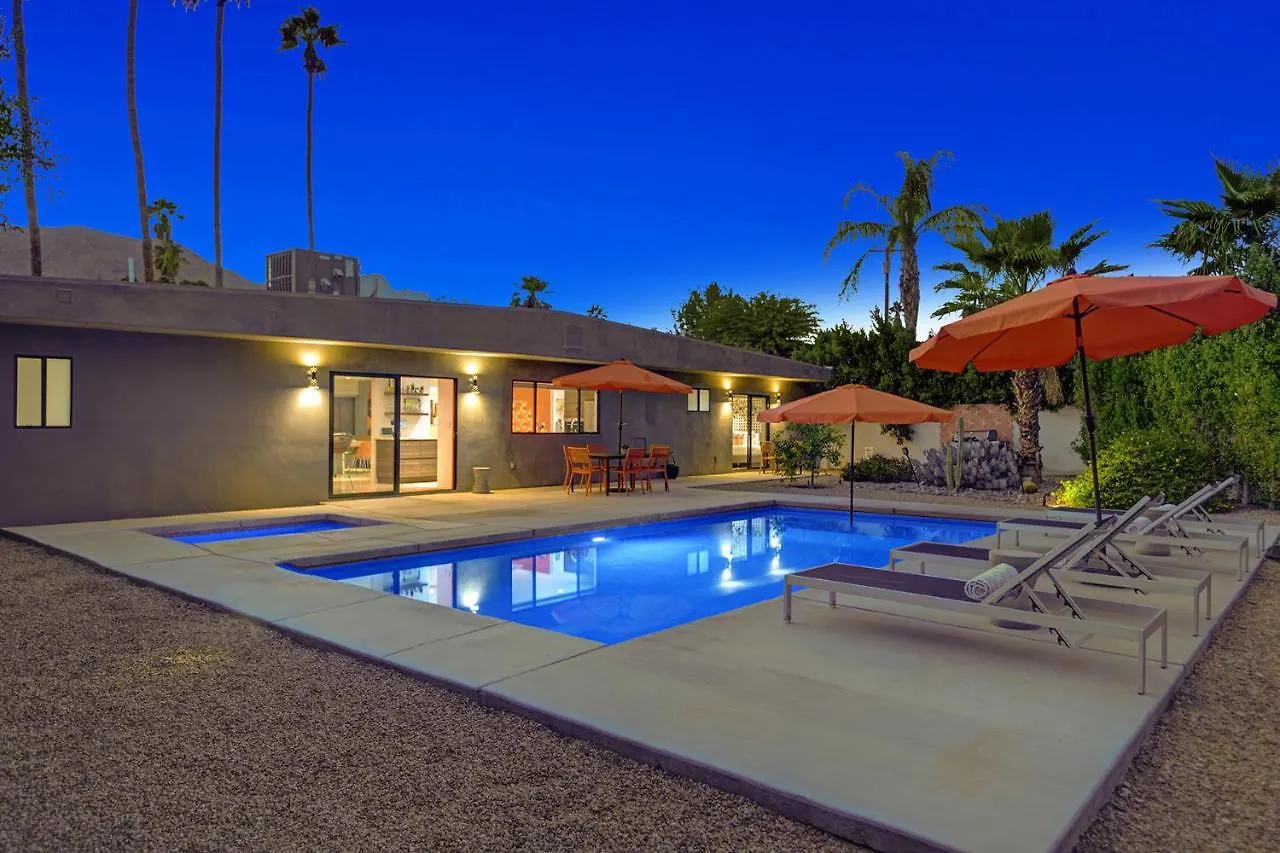 Ultra Luxury Resort Like Compound Pool, Spa, Fire Pit- Close To Everything- 4Bd/2.5Bth Palm Springs