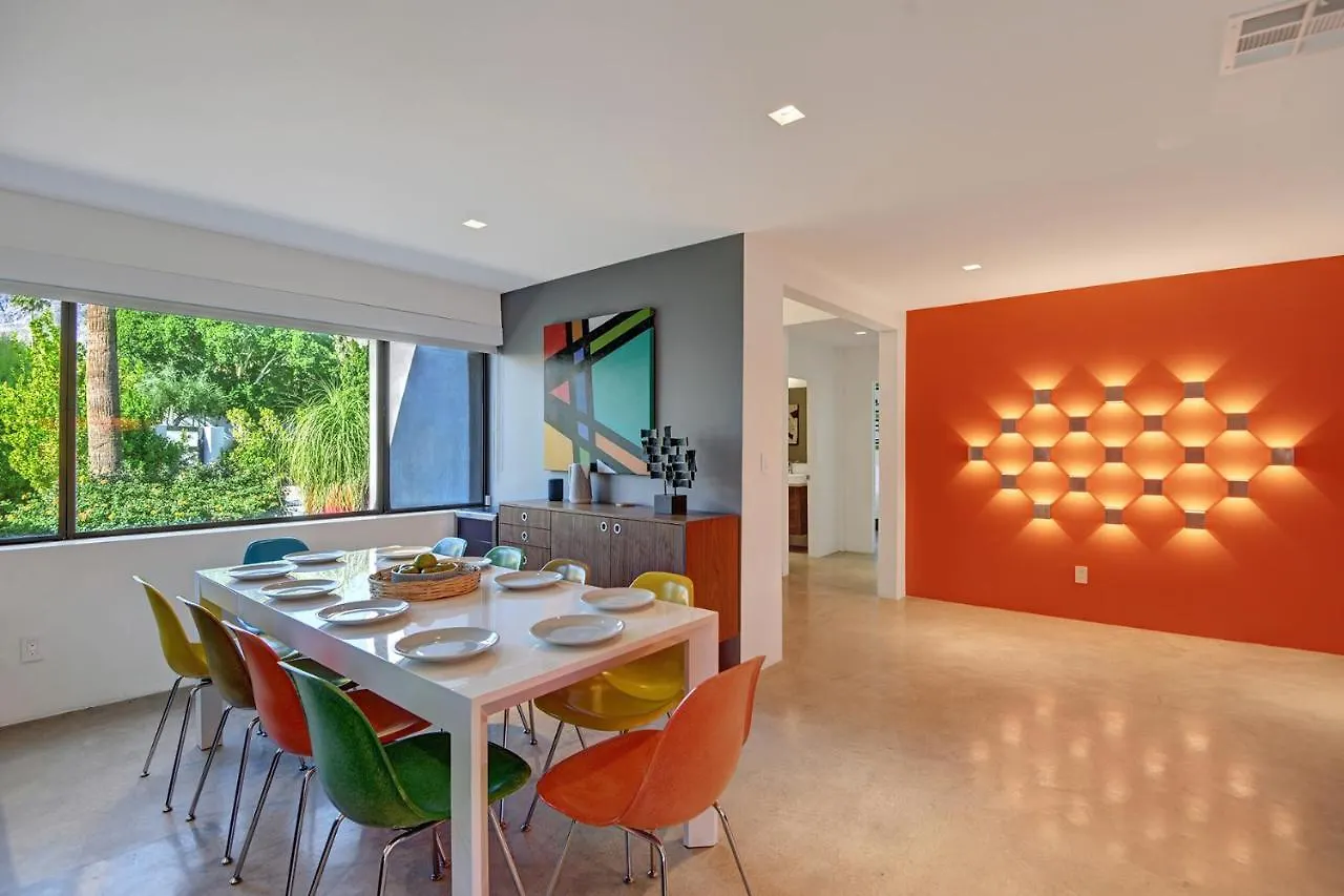 Ultra Luxury Resort Like Compound Pool, Spa, Fire Pit- Close To Everything- 4Bd/2.5Bth Palm Springs Casa de Férias