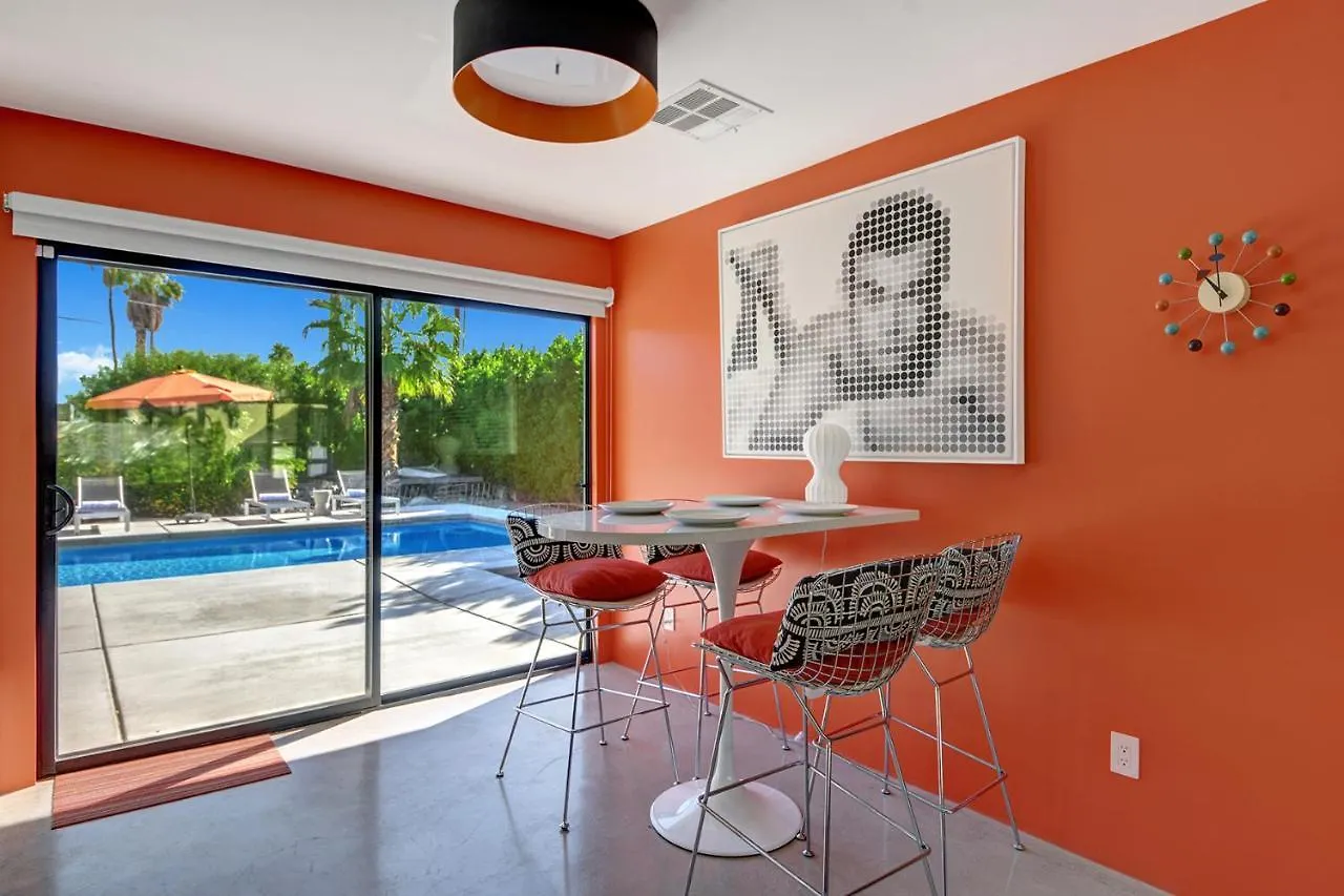 Ultra Luxury Resort Like Compound Pool, Spa, Fire Pit- Close To Everything- 4Bd/2.5Bth Palm Springs Casa de Férias