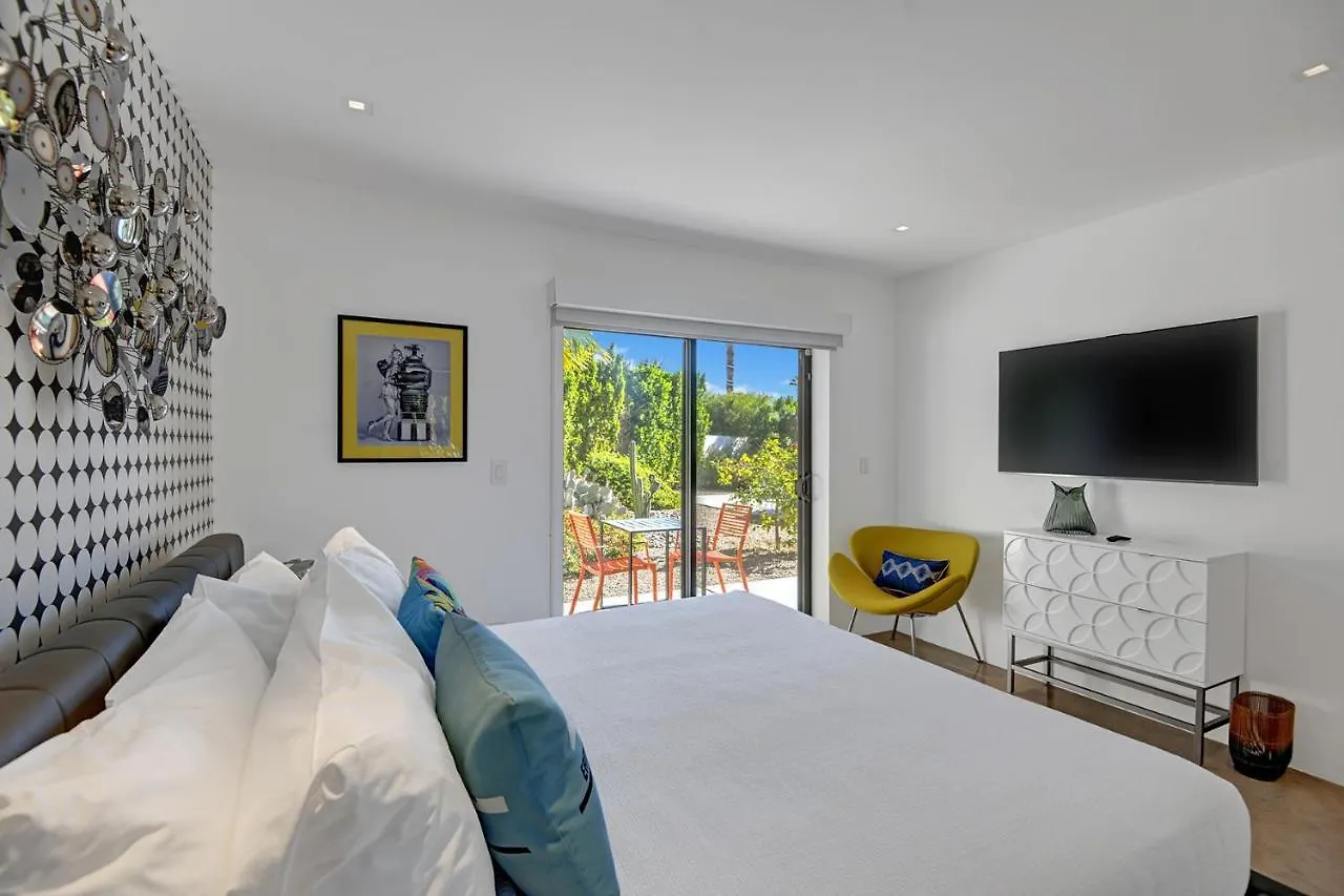 Ultra Luxury Resort Like Compound Pool, Spa, Fire Pit- Close To Everything- 4Bd/2.5Bth Palm Springs